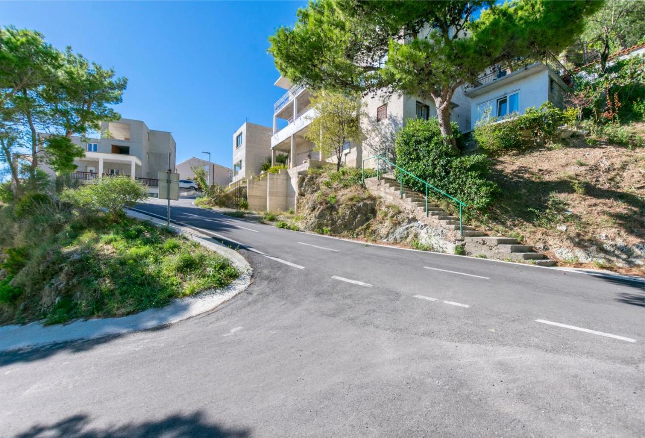 Apartments Lile Brela Exterior photo